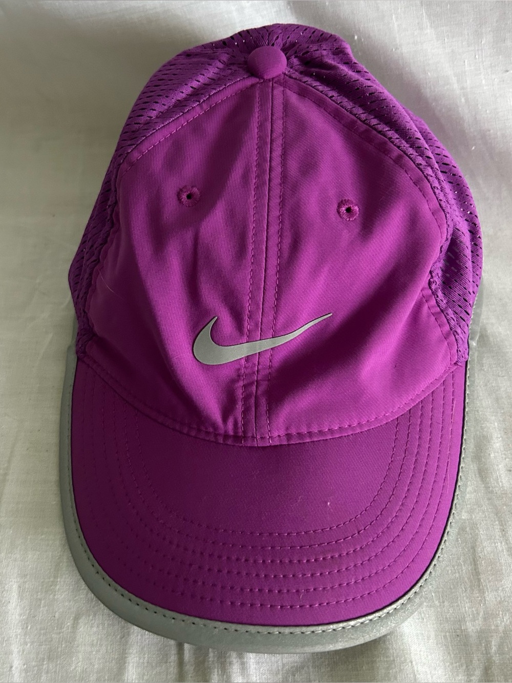 NIKE Featherlight Dri-FIT Performance Running Golf Tennis Cap Hat Magenta/Purple